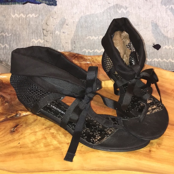 chinese laundry black sandals